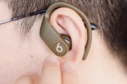Powerbeats的音质和功能如何？（探索Powerbeats耳机的优势和特点）